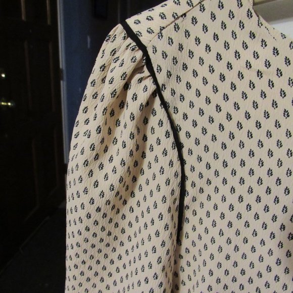 very nice blouse - Picture 4 of 5